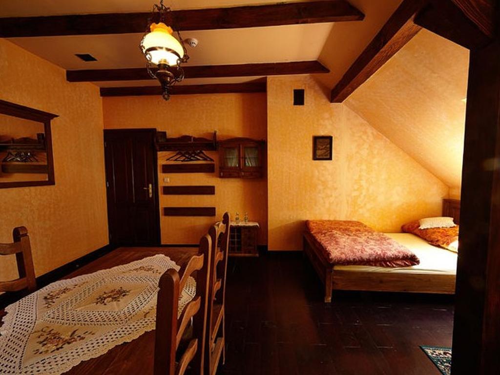 Stylowy Zajazd Pod Czarnym Kogutem Чарна Номер фото