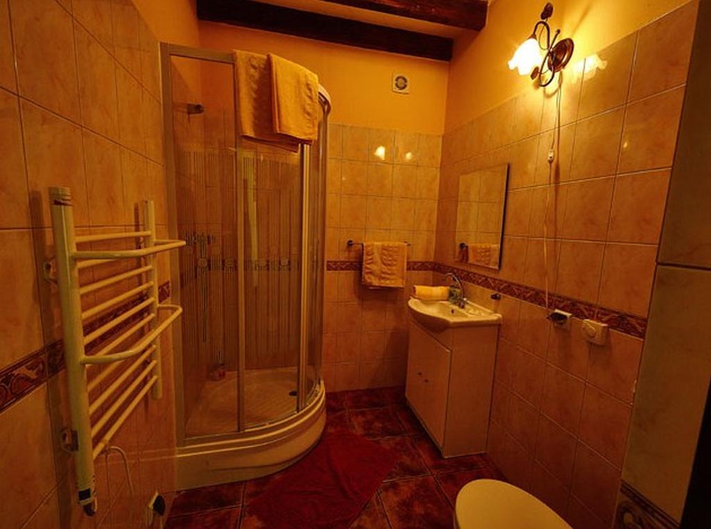 Stylowy Zajazd Pod Czarnym Kogutem Чарна Номер фото
