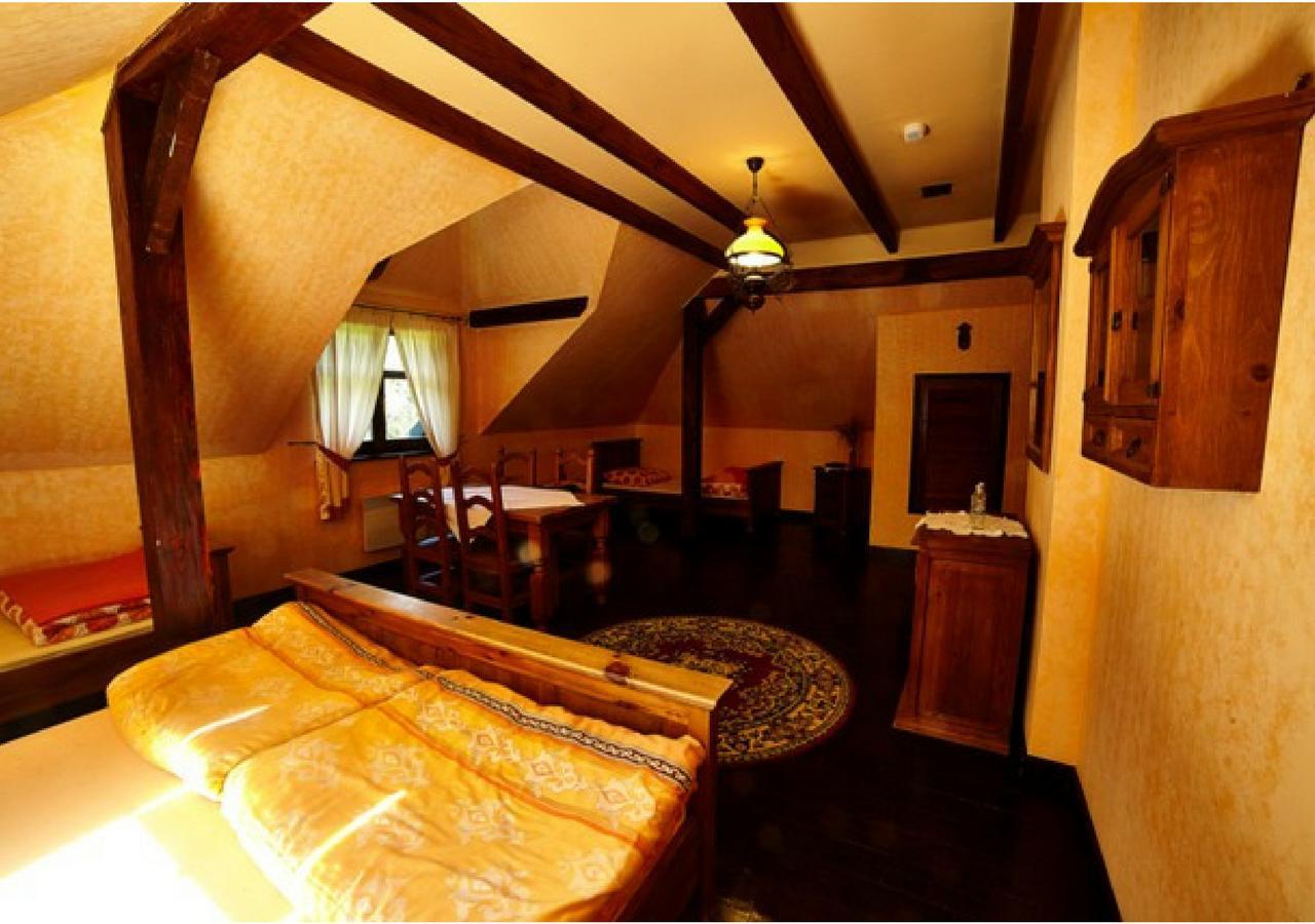 Stylowy Zajazd Pod Czarnym Kogutem Чарна Экстерьер фото